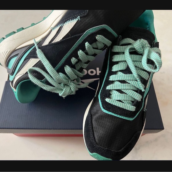Black/Turquoise Reebok Size 7 - Picture 3 of 3